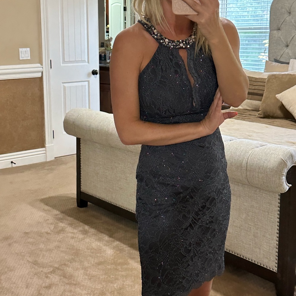 Formal dress - Picture 2 of 6